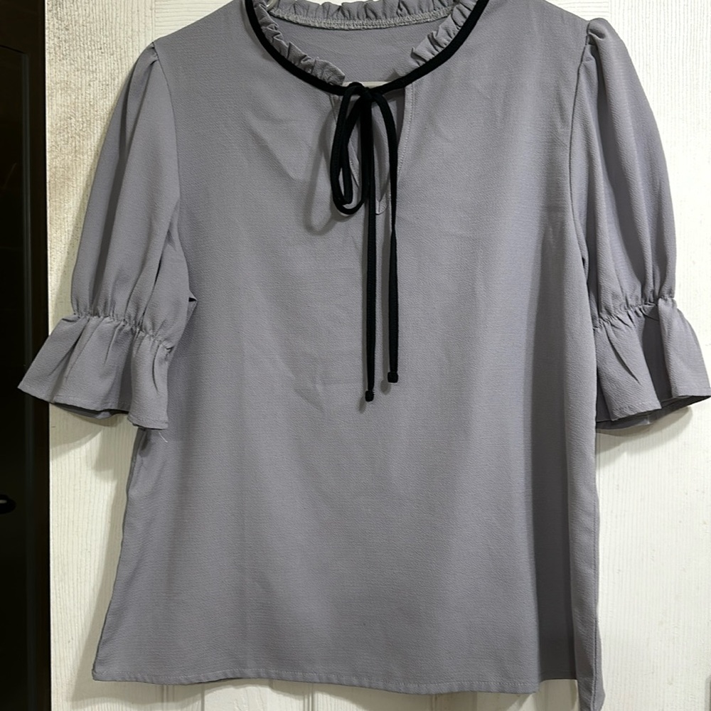 Women’s top size M